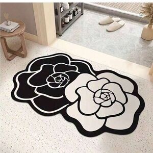 Black and White Floral Accent Rug NEW 🏷️
